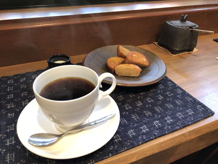 愛知県日進市のコーヒ・快適空間【自家焙煎珈琲 森の響】<span>目の前に緑が迫る快適空間で癒しのひと時を。</span>